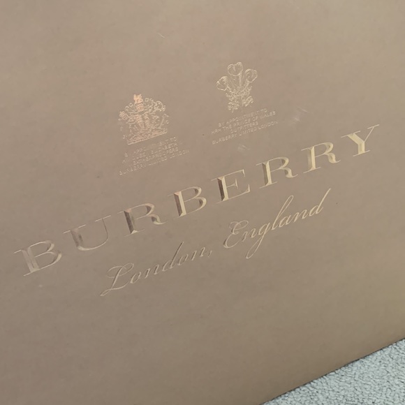 Burberry Shopping Bag (authentic) - Picture 3 of 14